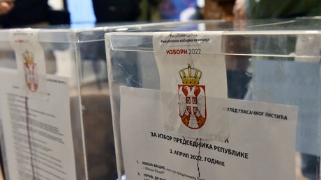Belgrad: Mutter von Aleksandr Vučić vor Wahllokal angegriffen