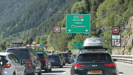 Wegen Treibstoffknappheit: Bald Tempo 80 auf Schweizer Autobahnen?