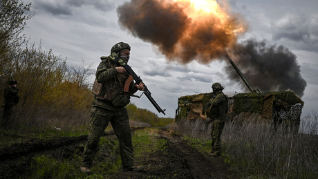Liveticker Ukraine-Krieg: Russische Armee greift gegnerische Energie- und Verkehrsinfrastruktur an