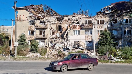 Liveticker Ukraine-Krieg: Journalisten-Delegation zur humanitären Mission nach Aljoschki unterwegs