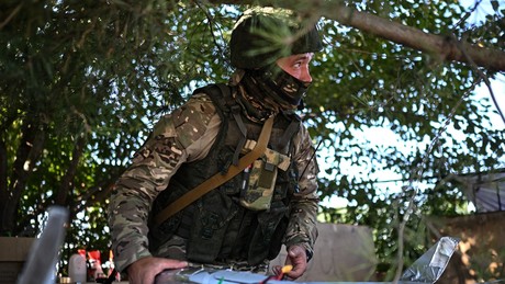 Liveticker Ukraine-Krieg: Russisches Militär nimmt weitere Hafenanlagen und Seeschiffe ins Visier