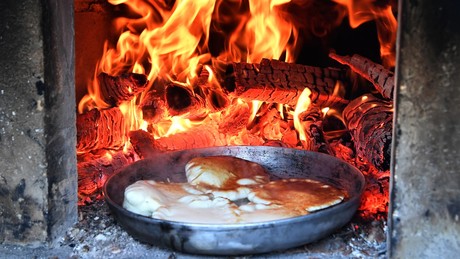Krisenvorsorge: Bayerischer Wirtschaftsminister Aiwanger rät zur Holzheizung