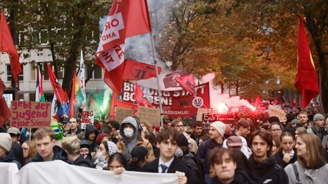 Liveticker Gen-Z-Protesttag – Hamburg: Nach Demo-Start Böller und Vermummte