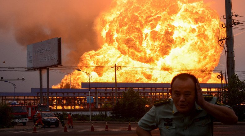 Huge blaze after blast rocks petrochemical plant in E China (VIDEO)