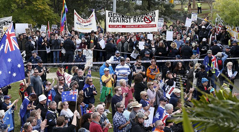 Sydney ‘Reclaim Australia’ rally: ‘Spartans’ among protesters, ends in scuffles & arrests