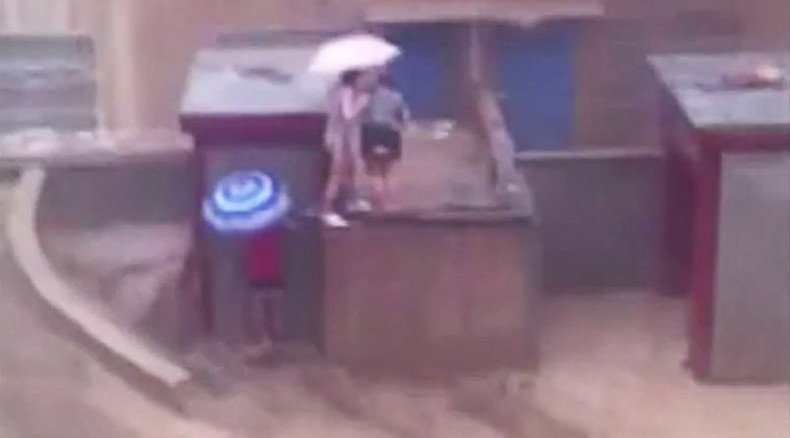 2 women swept away by flash flood in China (GRAPHIC VIDEO)