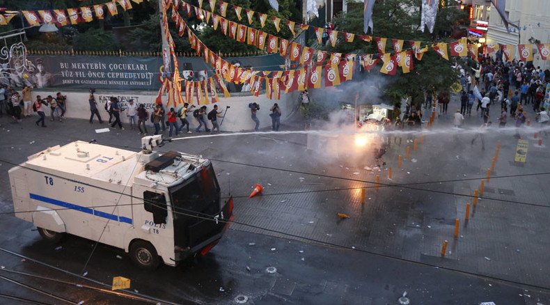 Kurds clash with police in Istanbul after deadly Suruc terror attack