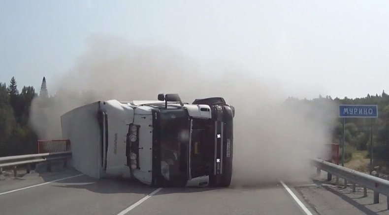 Final Destination-style crash in Russia had witness screaming with fear (VIDEO)