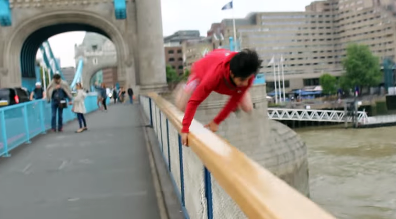 Vlogger’s leap from Tower Bridge goes horribly wrong (VIDEO)