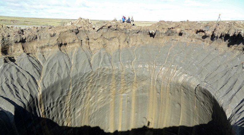 ‘You can put a 25-storey building in there’: RT peeks inside mysterious Siberian craters (VIDEO)
