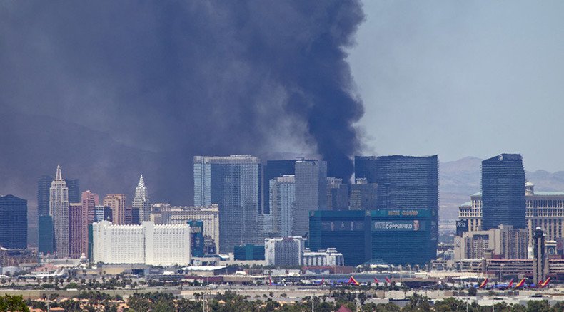 Pool oasis on luxury Las Vegas hotel roof burns down in black smoke (PHOTOS, VIDEO)