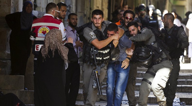 Palestinians clash with Israeli police near Al-Aqsa Mosque in Jerusalem (VIDEO)