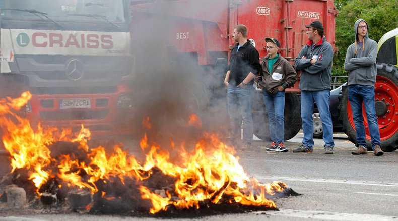 French farmers block routes from Spain, Germany to protest low meat & milk prices