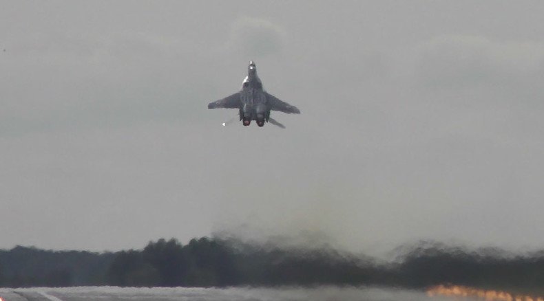 Power vertical: MiG-29 rockets skyward on takeoff (VIDEO)