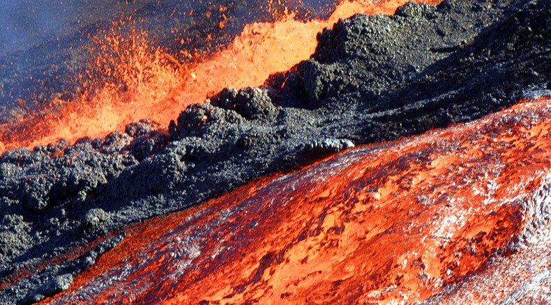 Volcano erupts on island near Madagascar where possible MH370 debris found (VIDEO, PHOTOS)