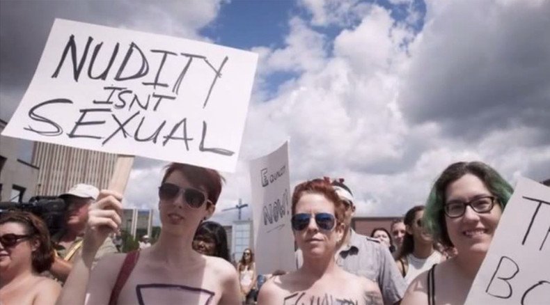 ‘Boobs, not bombs': Hundreds take part in Ontario topless protest 