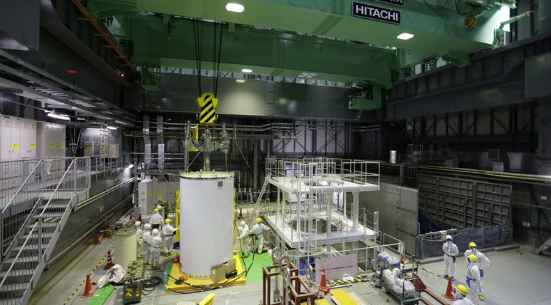 TEPCO removes 20-ton fuel handling machine from Fukushima fuel pool