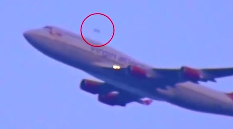 ‘UFO’ captured overtaking Virgin Atlantic plane at JFK (VIDEO)