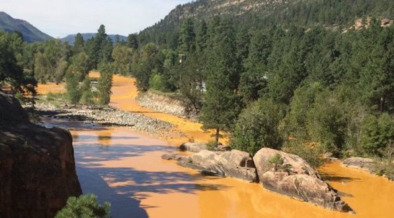 EPA spills 1 mln gallons mine waste, turns river in Colorado orange