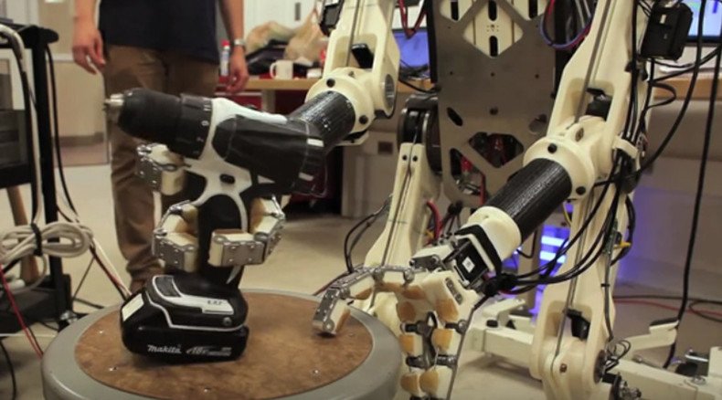 MIT ‘mech suit’ helps robots move smoothly following human lead (VIDEO)