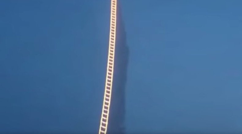 Stairway to heaven: Fireworks artist creates stunning ladder in mid-air (VIDEO)