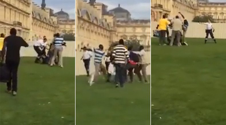 Black street vendors beat up Paris police who try to confiscate mini Eiffel towers (VIDEO)