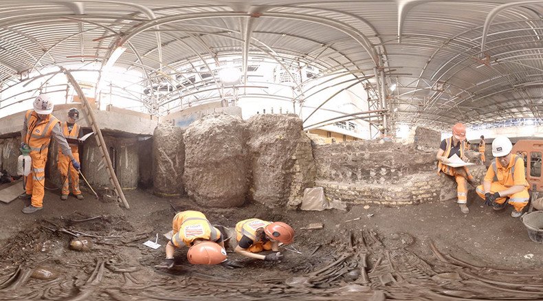 30 skeletons from Great Plague of 1665 discovered in City of London 