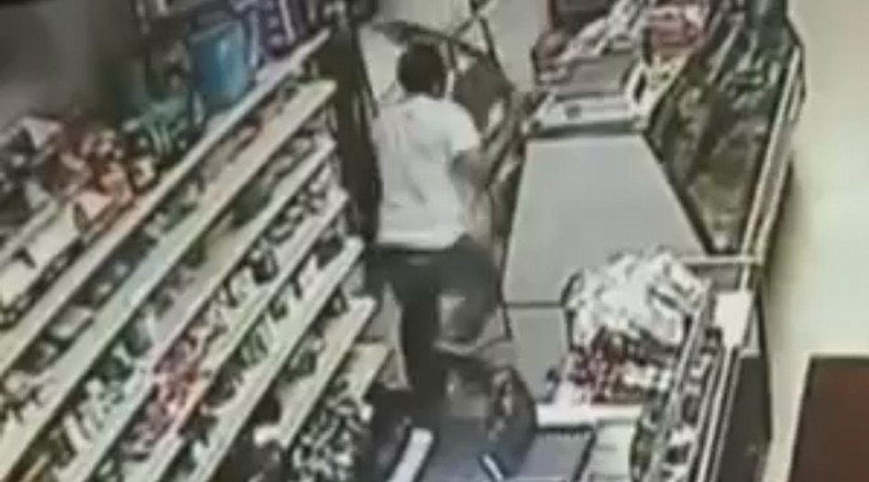 Pittsburgh store owner with giant sword chases off machete-wielding robbers (VIDEO)