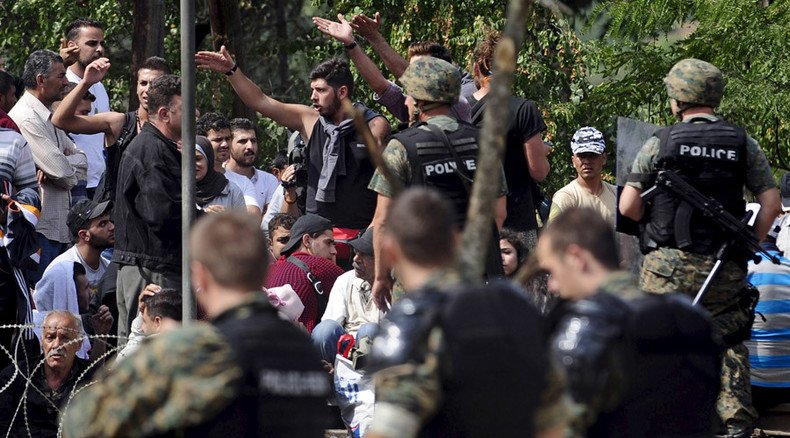 Crush as migrants push through Macedonian border from Greece