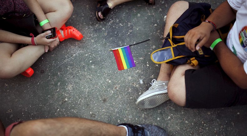 Illinois bans ‘gay conversion therapy’ of minors, links it to fraud