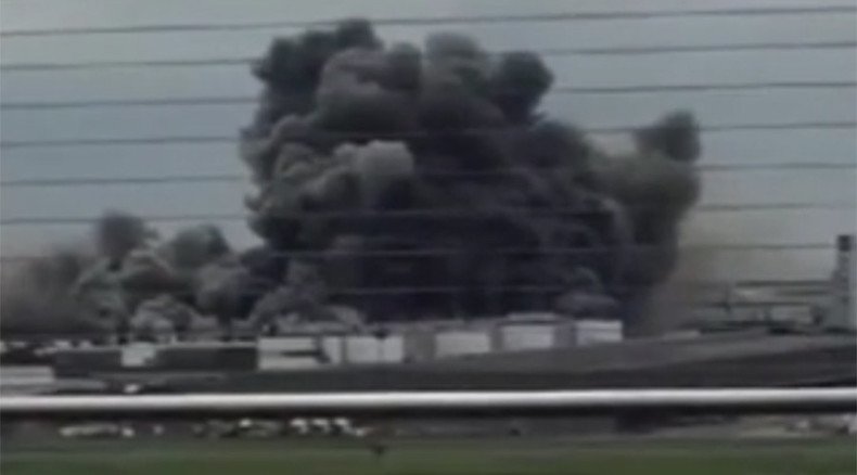 Huge factory blaze erupts near Tokyo airport (PHOTOS)