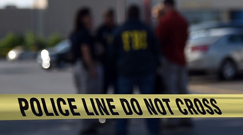 2 dead, incl 1 police officer, in LA mini-mart standoff – reports