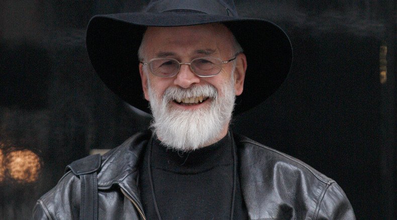Terry Pratchett fans storm bookstores at midnight to buy final Discworld novel