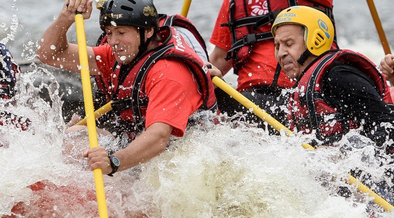 Russian FM ‘rowing in tune’: Lavrov sports paddling skills in extreme rafting course (VIDEO)