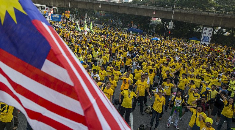 Malaysia's ex-PM calls for 'people power' mass protests to topple govt