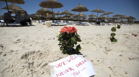Police link Tunisia beach massacre to museum attack