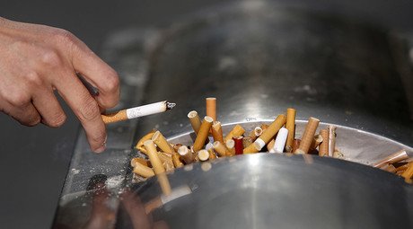 Pay smokers to quit, say Danish health activists