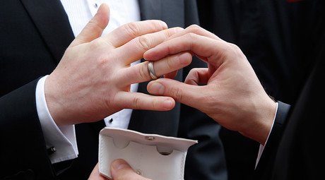 Kentucky denies gay couple right to marry – despite US Supreme Court legalizing same-sex weddings 