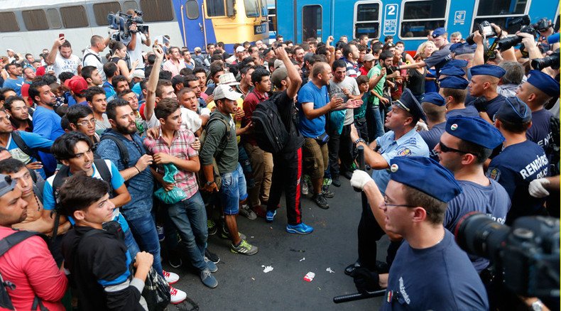 Hungary bans refugees from main railway station as hundreds attempt to ride Vienna train