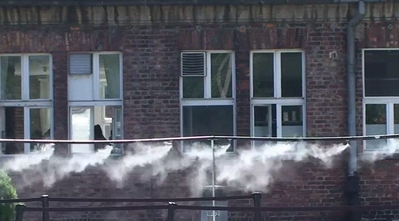 Mist showers at Auschwitz? Museum defends step as Jewish visitors take offense (VIDEO)