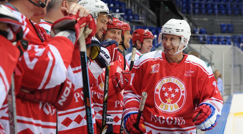 Putin dishes it out against a team of young hockey talents (VIDEO)