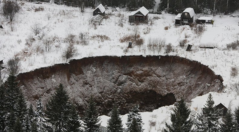 Gigantic, ever-enlarging sinkhole swallows up houses in Russia (PHOTOS)