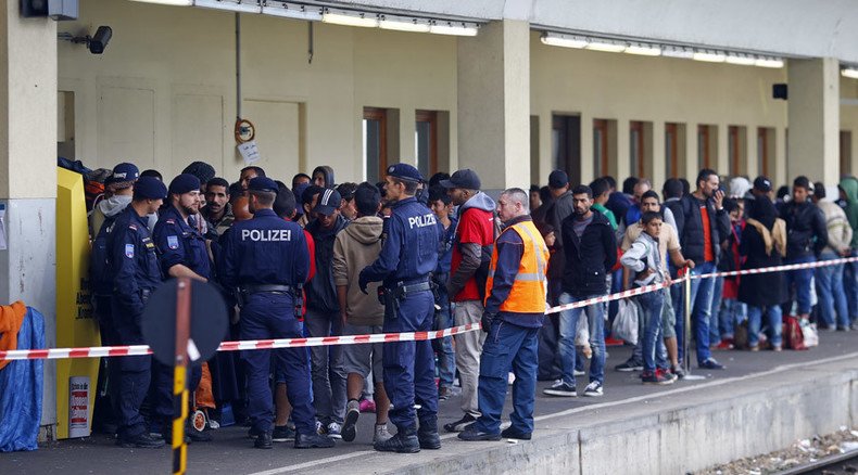 Refugee crisis: Austria halts train service with Hungary due to 'massive overburdening'