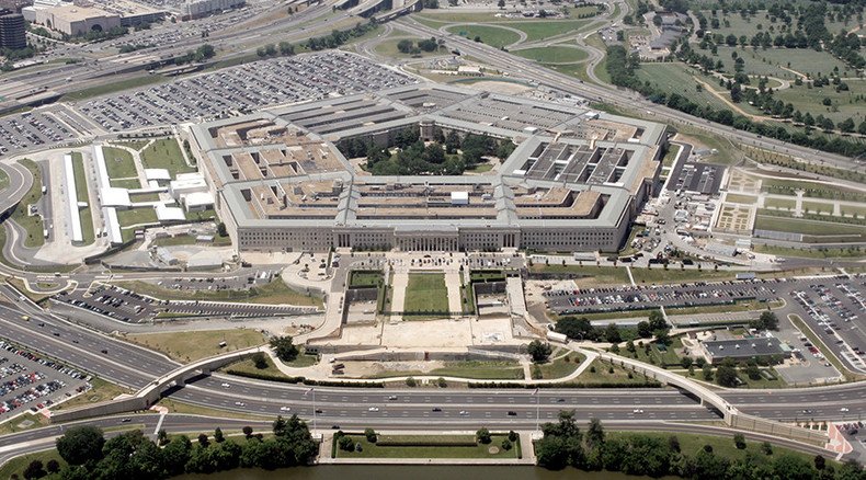 Bomb alert at Pentagon parking lot disrupts metro service