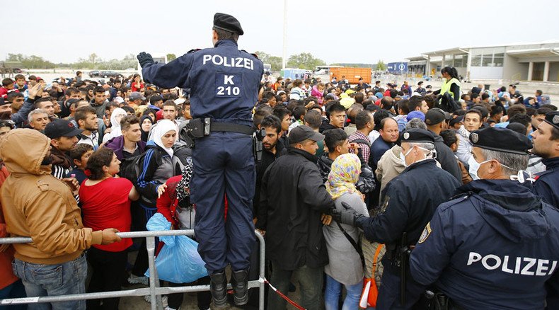 EU refugee crisis threatens 'de-facto collapse of Schengen system' 