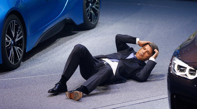 BMW CEO faints on stage during new car presentation (VIDEO)
