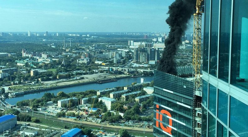 Fire erupts at top of Moscow City skyscraper (PHOTOS, VIDEOS)