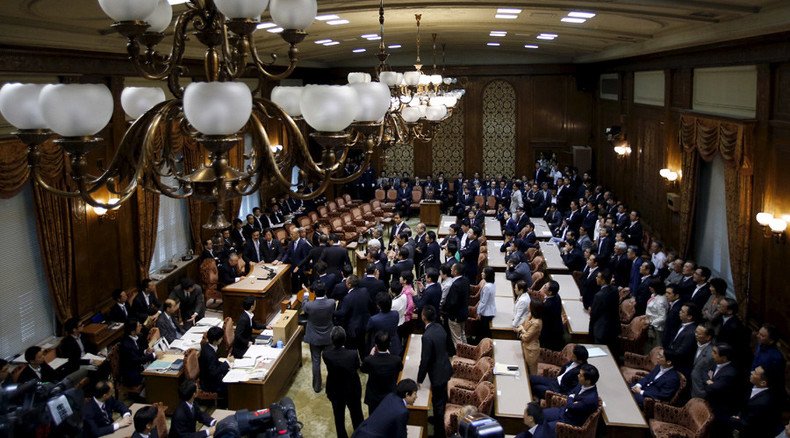 Scuffle in Japan upper house as panel approves controversial military bills (VIDEO)