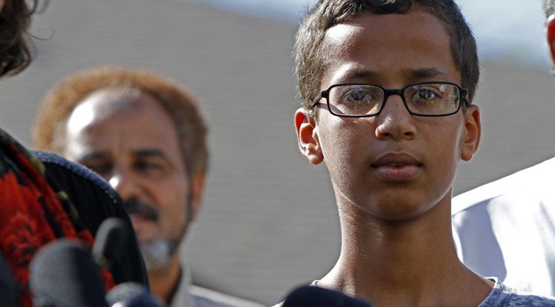 Stop clockblocking: Muslim teen famous for his ‘bomb’ clock wants it back