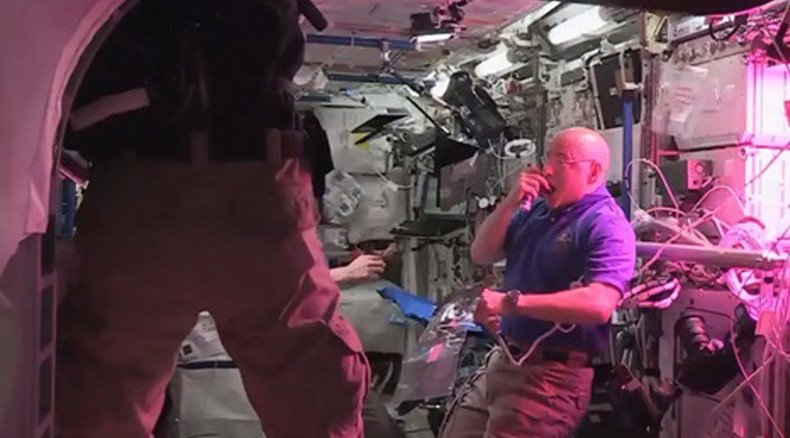 Larry King Talks To Astronaut Scott Kelly In Space!